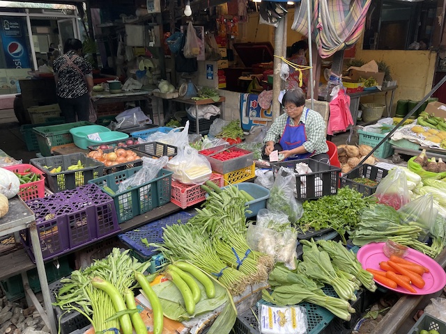 Maeklong Market3